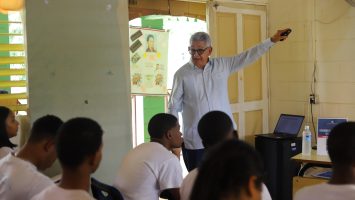 Foto de Rijo Presbot lanza en Hato Mayor iniciativa de educación “Presupuesto en las Aulas”