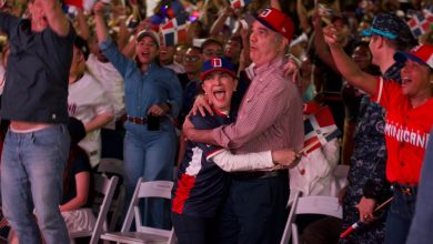 Foto de Abinader acude al Malecón para presenciar juego entre República Dominicana y Estados Unidos junto a los capitaleños