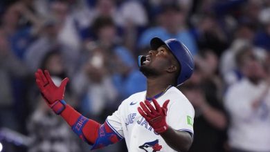 Foto de Jesús Sánchez se pone la blue jacket de Toronto