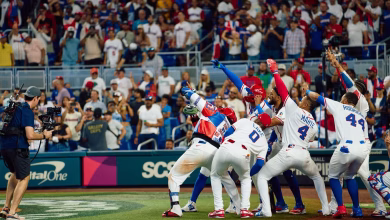Foto de ¡De pie y entre aplausos! El emotivo adiós de la fanaticada a selección dominicana en Miami