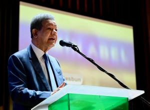 Foto de LF ve en Dom la necesaria revolución del conocimiento. representante  ACN