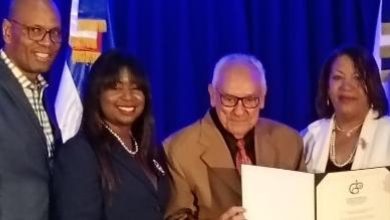 Foto de CDP reconoce la trayectoria de Napoleón Beras Prats