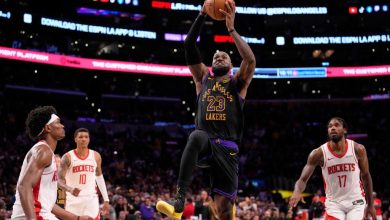 Foto de LeBron James lleva a Lakers a la victoria sobre Rockets para tomar ventaja en playoffs