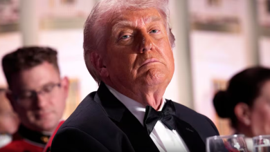 Foto de Trump dice que arrestaron a un hombre armado después de ser sacado de una cena en Washington