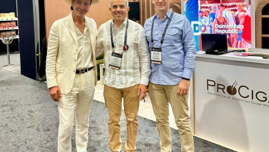 Foto de Según Intabacco – ACN (República Dominicana), RD mantiene el liderazgo mundial en la producción y exportación de cigarros premium.