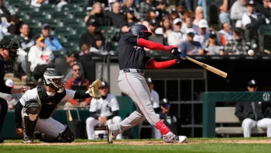 Foto de José Tena pega jonrón decisivo en la victoria de los Nacionales