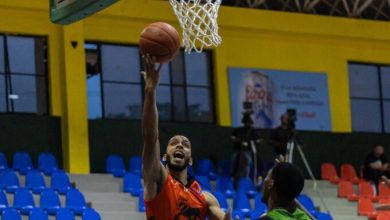 Foto de Reggie Quezada lideró a Leones con 34 puntos ante Solace