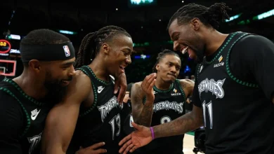 Foto de Ayo Dosunmu lidera a los Timberwolves con un partido histórico