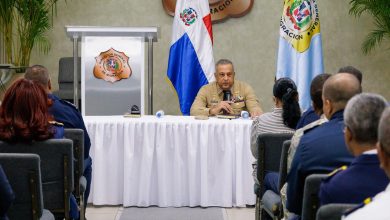 Foto de Lee Ballester llama a oficiales migratorios a ser cautelosos