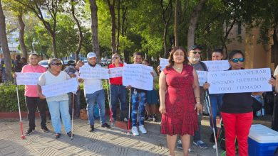 Foto de No videntes inician vigilia indefinida frente al Palacio Nacional