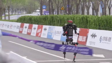 Foto de Robot humanoide bate el récord mundial de media maratón humana por 7 minutos en la carrera de Beijing con 112 equipos
