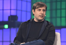 Foto de Science Corp prepara el primer implante de sensor cerebral humano con un neurocirujano de Yale