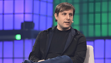 Foto de Science Corp prepara el primer implante de sensor cerebral humano con un neurocirujano de Yale