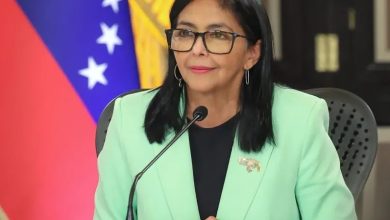 Foto de Delsey Rodríguez aumenta salarios a venezolanos