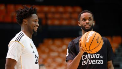 Foto de Jean Montero y Andrés Feliz en una semifinal histórica de la Euroliga