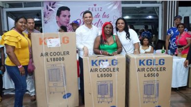 Foto de Madres de Los Alcárizos reciben equipamientos y obsequios en celebraciones especiales