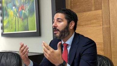 Foto de Busca ampliar el acceso a una pensión mínima garantizada ajustada por inflación, reduciendo aportes de 25 a 15 años