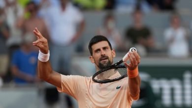 Foto de Djokovic ganó con hielo en la cabeza y Ucrania dominó en un día de calor récord
