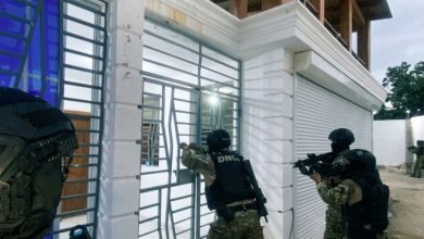 Foto de Dos sospechosos involucrados en incautación de 1,7 toneladas de cocaína en Pedernales
