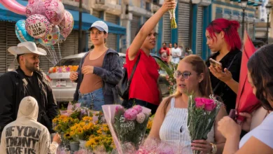 Foto de Santiagueros abarrotan comercios y cementerios