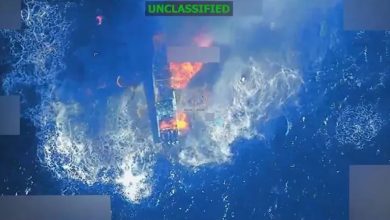 Foto de EE.UU. ataca un nuevo barco en el Océano Pacífico y mata a tres presuntos narcotraficantes
