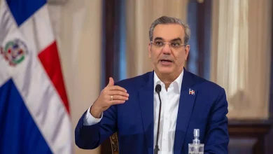Foto de Abinader dona RD$5.3 millones de su salario a proyectos sociales