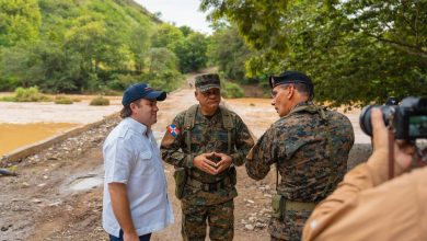 Foto de Paliza y ministro de Defensa realizan recorren carretera