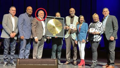 Foto de Goa Foods reconoce a la Asociación de Bodegas de NY, presidida por un dominicano.