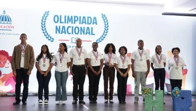 Foto de Minerd premia estudiantes ganadores de Olimpiada Nacional