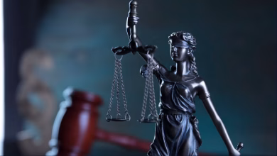 Foto de Un tribunal chino dictamina que el reemplazo de la IA no es base legal para despedir trabajadores mientras los despidos tecnológicos globales alcanzan los 78.000