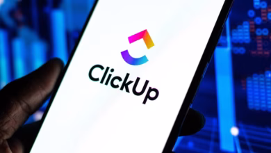 Foto de ClickUp recorta el 22 % de su personal y paga 1 millón de dólares en reestructuración de IA
