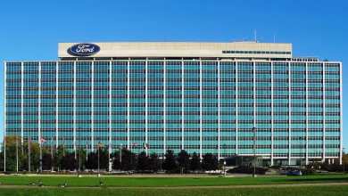 Foto de GM, Ford y Stellar eliminaron 20.000 puestos de trabajo administrativos. La IA va a acelerar la tendencia.