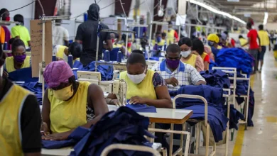 Foto de Haití fija salario mínimo diario de 7,7 dólares para industrias manufactureras