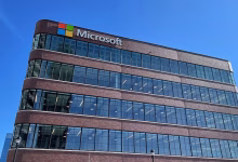 Foto de Microsoft amenaza con procesar penalmente a un investigador de seguridad. La comunidad de seguridad cibernética está indignada.