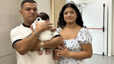 Foto de Operan a un feto en el útero cuyos intestinos estaban fuera del cuerpo