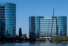 Foto de Las acciones de Oracle caen un 50% a pesar del consenso de compra de Wall Street, ya que el acuerdo OpenAI de 300.000 millones de dólares alimenta los temores de concentración