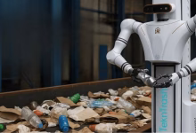 Foto de Una empresa de reciclaje del Reino Unido implementa un robot humanoide de fabricación china mientras el sector de clasificación de residuos enfrenta una rotación de personal anual del 40 % y una tasa de mortalidad 8 veces mayor