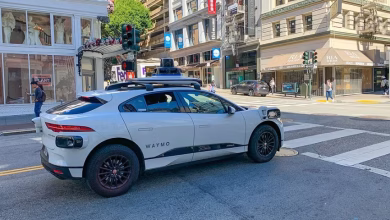 Foto de Los robotaxis de Waymo continúan atravesando inundaciones. El parche de software no funcionó. Cinco ciudades están ahora cerradas.