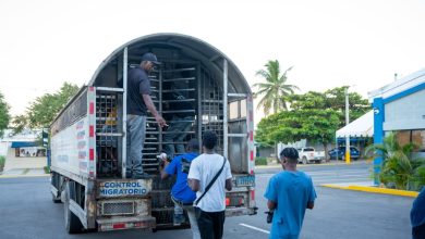 Foto de Dos empleados de inmigración fueron arrestados por utilizar vehículos gubernamentales para transportar haitianos indocumentados