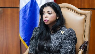 Foto de Yeni Berenice señala que el Código Penal tiene restricciones más estrictas para cambiar los contratos estatales