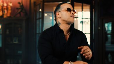 Foto de El Blachi en el estreno de "Te extraño" con Manny Pérez como protagonista de su impactante videoclip