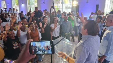 Foto de El secretario general del Comité Municipal Katui del Ejército Popular presta juramento de derrota