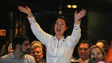 Foto de Fujimori amplió su ventaja sobre Sánchez a 33.432 votos con el 99% de los votos contados.