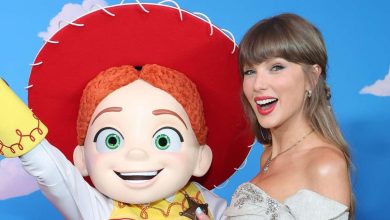 Foto de Taylor Swift canta en el estreno de Toy Story 5 en Los Ángeles