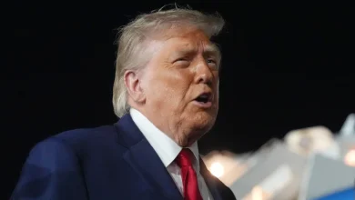 Foto de Donald Trump firma ley de inmigración y deportación con un aumento de casi 70 mil millones de dólares