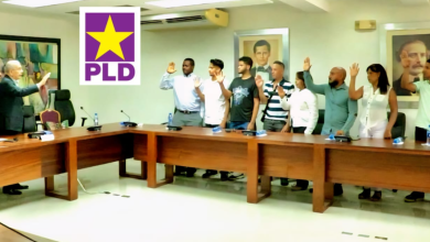 Foto de Danilo Medina juramenta a otros 18 que llegaron del PRM y FP al PLD