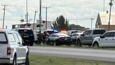 Foto de Un hombre armado se atrinchera en Texas después de matar a uno e herir a otros 11