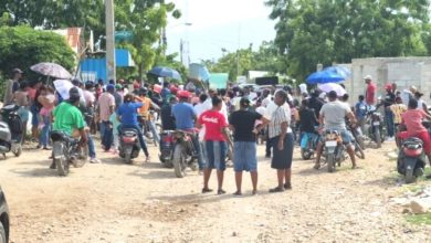 Foto de Protestan en Barahona exigiendo agua potable y reparación de carreteras