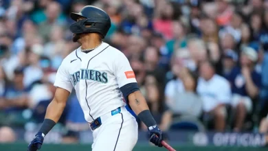 Foto de Julio Rodríguez abandonó el partido contra los Orioles con un espasmo en el tendón de la corva
