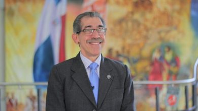 Foto de Cirujano y Profesor: Perfil Profesional de George Aszana David, el Nuevo Rector de la UASD